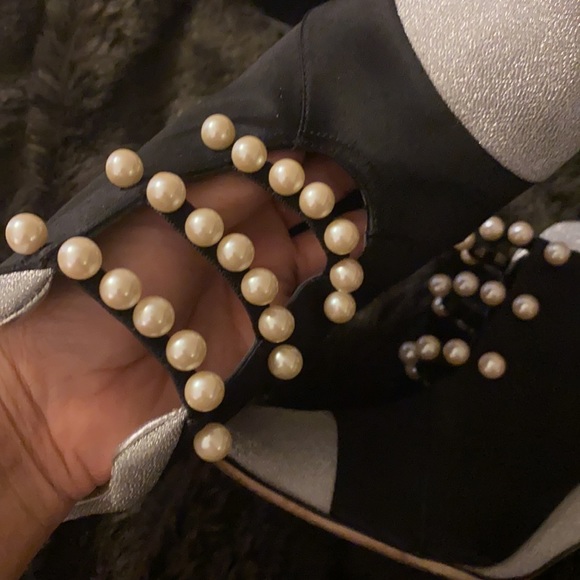 CHANEL - Picture 8 of 11